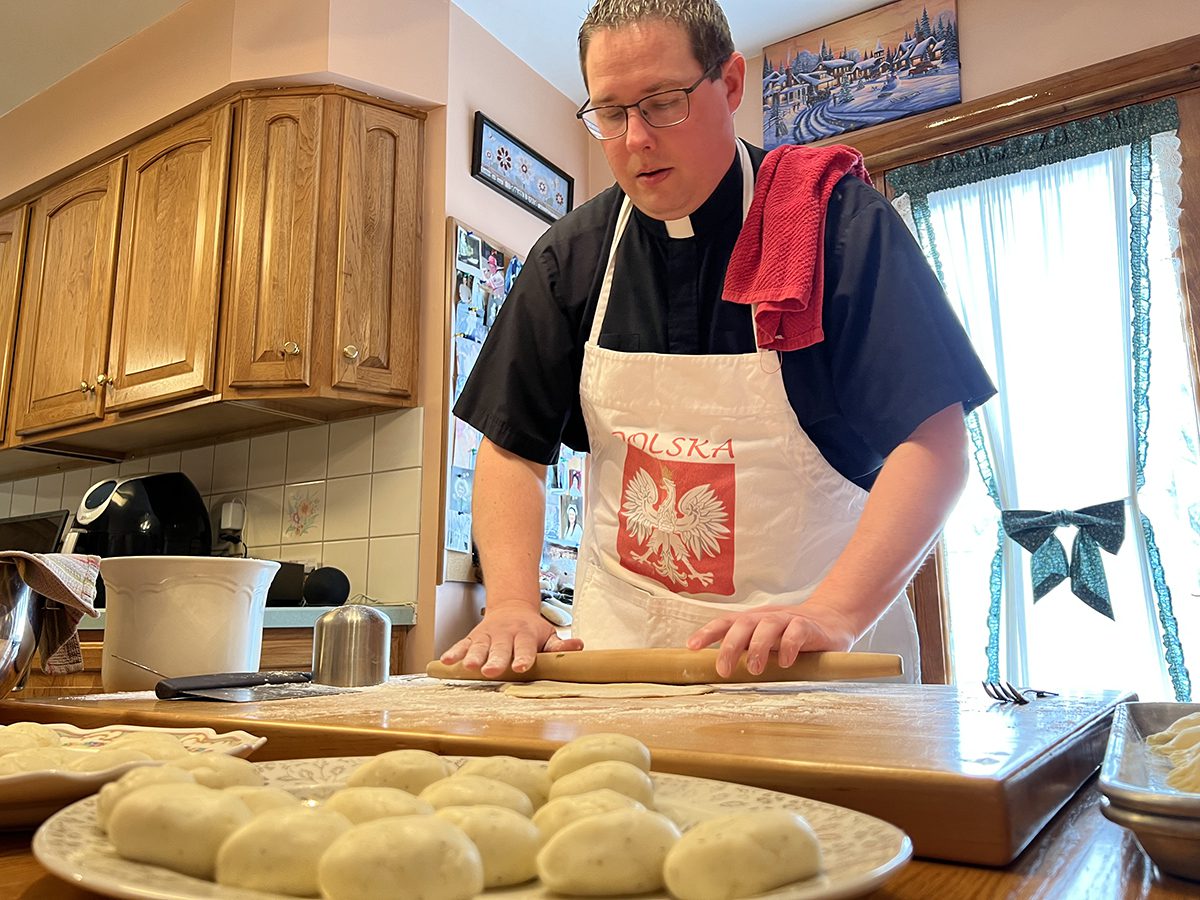 Rectory Set Cook Highlights Priests Culinary Talents Diocese Of   RSC Fr. Mosley 